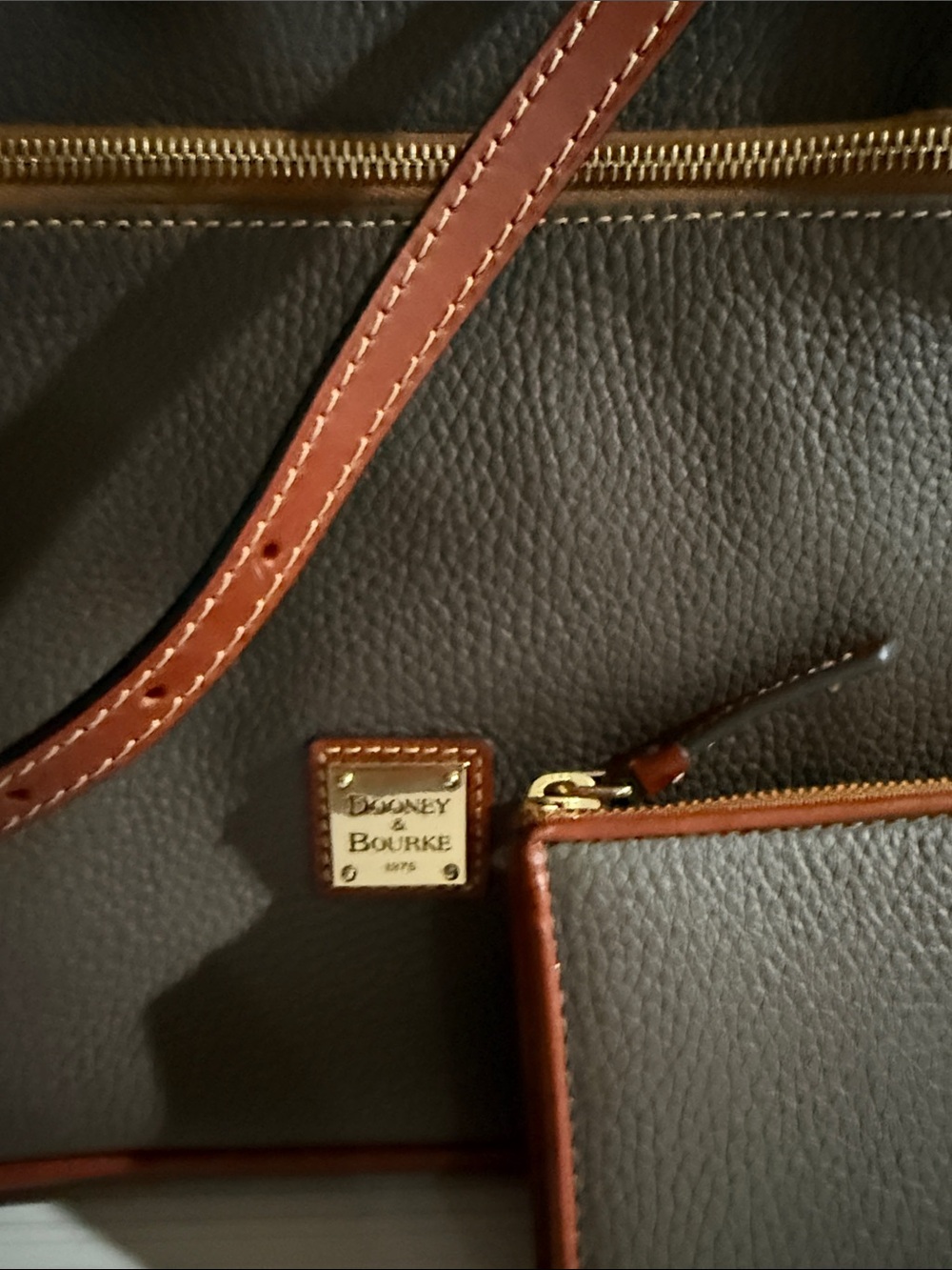 Dooney & Bourke Pebble Grain Crossbody Bag with matching wallet - Picture 3 of 10